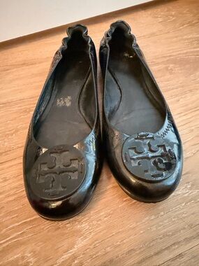 Tory Burch Black Logo Round-Toe Ballet Flats